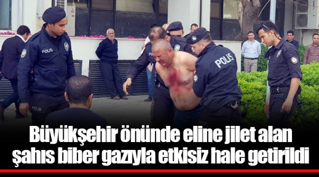Büyükşehir önünde eline jilet alan şahıs biber gazıyla etkisiz hale getirildi