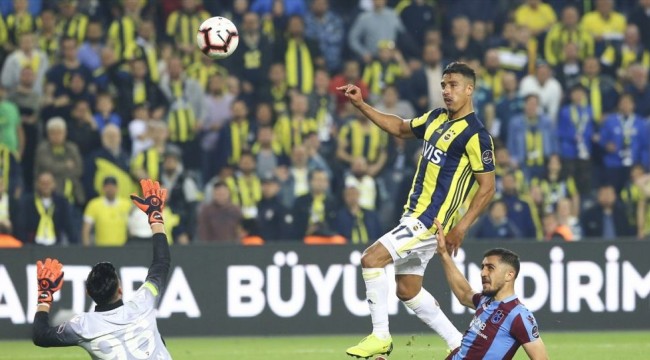 Fenerbahçe, Trabzon karşısında 1 puanı son saniyede kurtardı