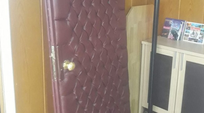 İlk icraatı makam kapısını kaldırmak oldu