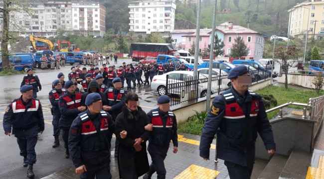 Jandarmadan uyuşturucu tacirlerine şafak baskını