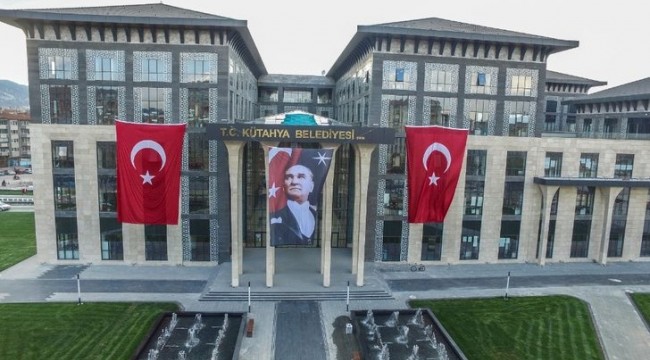 Kütahya Belediyesi tabelasına T.C. ibaresi eklendi