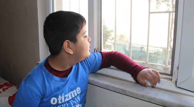 Mahalle baskısı otizmli çocuğu eve hapsetti