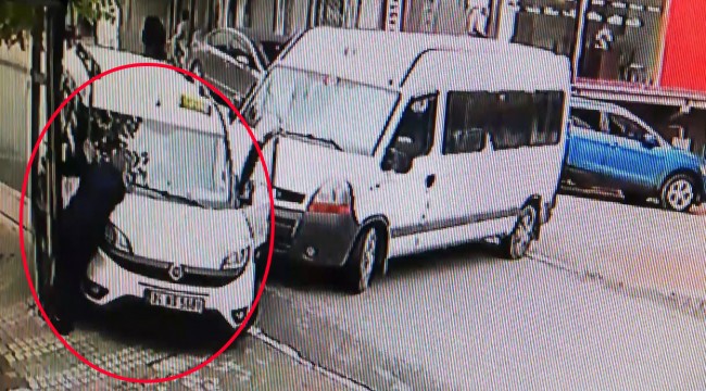 Minibüse çarpmamak için kaldırıma çıktı, yaşlı adamı elektrik direğine sıkıştırdı