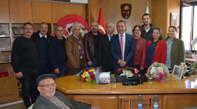 Öğrenciyken oturduğu koltuğa 32 yıl sonra başkan olarak oturdu
