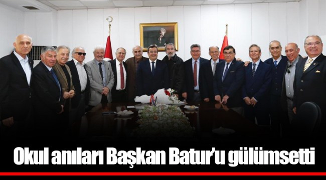Okul anıları Başkan Batur’u gülümsetti