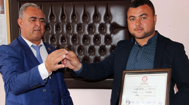 Ölmeyi yasaklayan muhtar mührü oğluna devretti