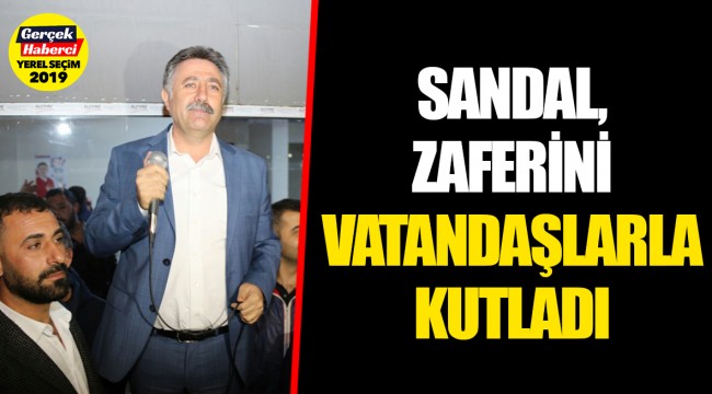 SANDAL, ZAFERİNİ VATANDAŞLARLA KUTLADI