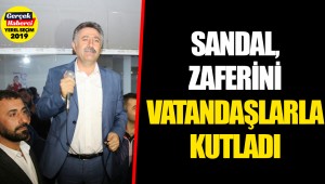 SANDAL, ZAFERİNİ VATANDAŞLARLA KUTLADI