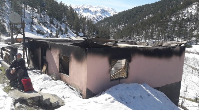 Şehit oğlunun maaşıyla yaptırdığı evi yandı