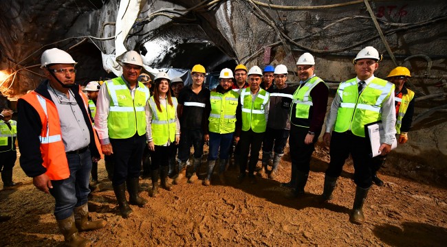 Tunç Soyer ilk şantiye incelemesini Narlıdere metro şantiyesinde gerçekleştirdi