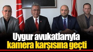 Uygur avukatlarıyla kamera karşısına geçti