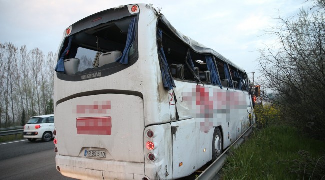 Yolcu otobüsü devrildi: 30 yaralı