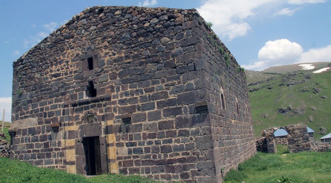 169 yıldır restore edilmeden ayakta duruyor