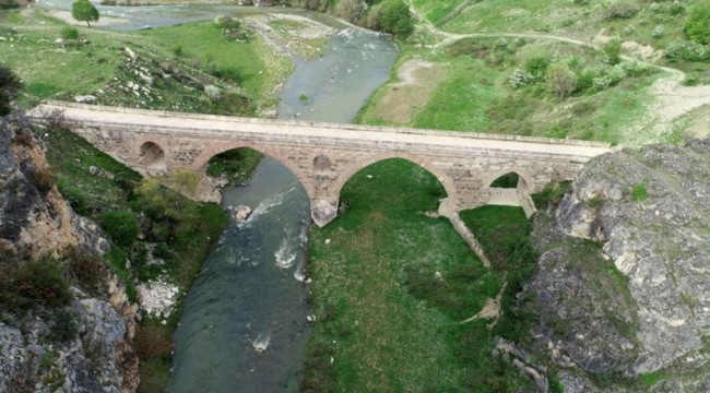 7 asırlık mescitli Kurt Köprü'nün turizme kazandırılması isteniyor