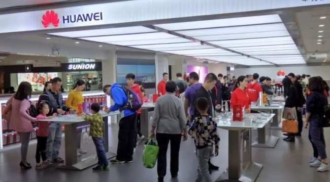 ABD yaptırımları sebebiyle Çinliler iPhone'u bırakıp Huawei alıyor