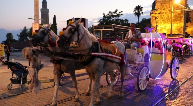 Antalya'da faytonlar kaldırıldı