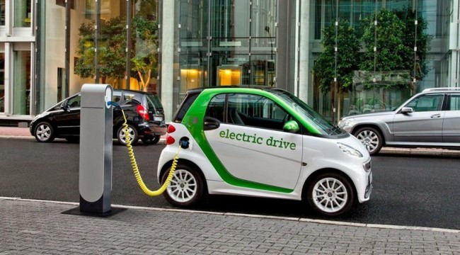 'Avrupa'da yılda bir milyon, Türkiye'de 7 yılda bin 169 elektrikli araç trafiğe çıktı'