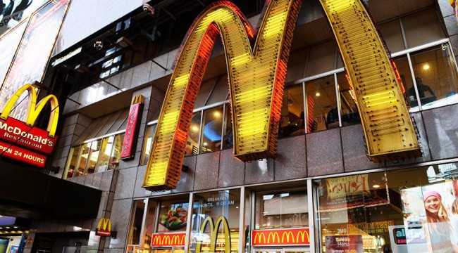 Avusturya'daki McDonald's restoranlarında 'büyükelçilik hizmeti': Bir patates kızartması, bir McVize lütfen