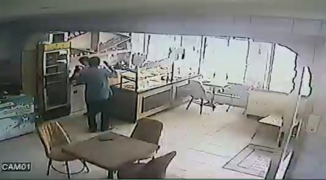 Baklavacıdan para çalan hırsız güvenlik kamerasına yakalandı