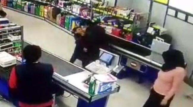 Çocuğa, "Kadın mısın erkek misin" dayağı atan kadın yerel sanatçı çıktı