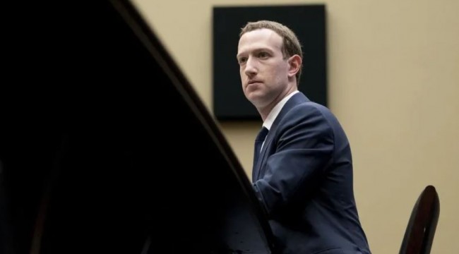 Facebook yönetimi Mark Zuckerberg’e ‘Gitme kal’ dedi