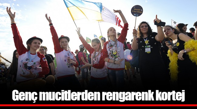 Genç mucitlerden    rengarenk kortej
