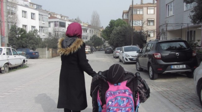 Hayatını engelli çocuğuna adadı