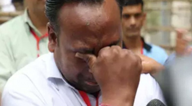 Hindistan'da ailesinde 9 seçmen bulunan aday, yalnızca 5 oy aldığını zannederek canlı yayında ağladı