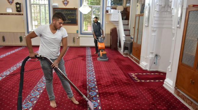 İbadethanelerde Ramazan temizliği!