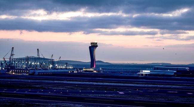 İstanbul Havalimanı’nda THY uçağı direğe çarptı