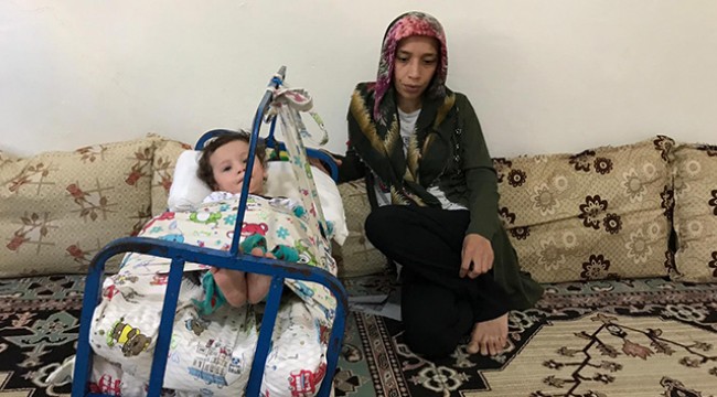 Kirayı ödeyemeyen kadın, eşyalarına el konulup çocuklarıyla birlikte kapı dışarı edildi