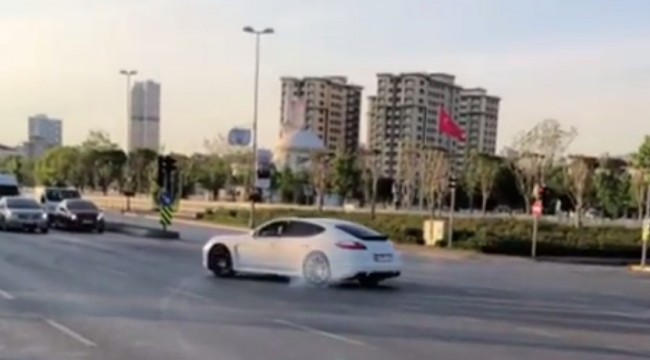 Lüks araçla drift yaptı diğer araçlara aldırış etmedi