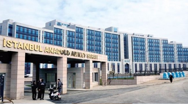 Mahkemede avukatın etek boyunu ölçen hâkim görevden alındı!