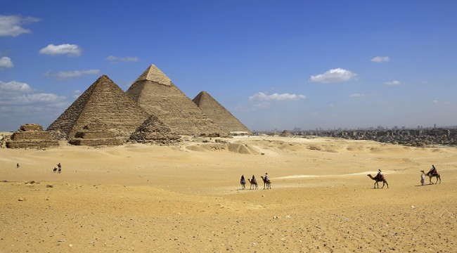 Mısır'da Giza Piramidi yakınlarında turist otobüsü hedef alındı: En az 12 yaralı