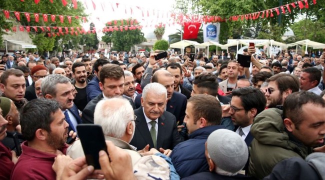 Opera salonunda protesto edilen Yıldırım: Bizi sevmeyenleri de seviyoruz