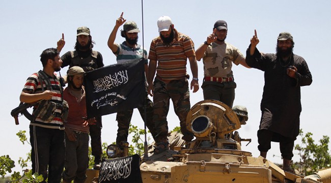 Rusya: 500 Nusra militanı, 7 tank ve 2 cihat mobille Suriye ordusuna saldırdı
