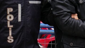 Sınıfta cinsel içerikli film izlediği söylenen öğretmen gözaltına alındı