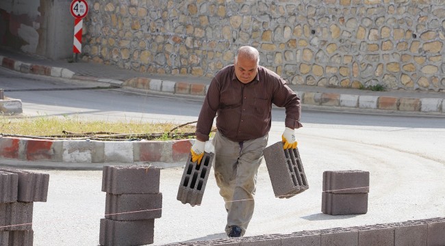 'Tapulu malım' dediği alt geçidi trafiğe kapattı