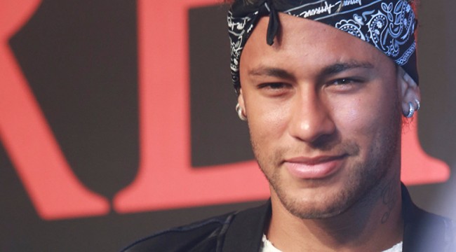 Taraftara yumruk atan Neymar'a 3 maç ceza