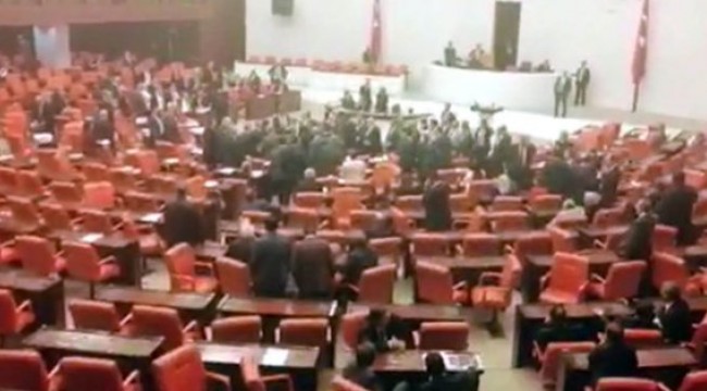 TBMM'de gerekçeli karar gerginliği! Ak Parti'li ve CHP'li vekiller birbirine girdi