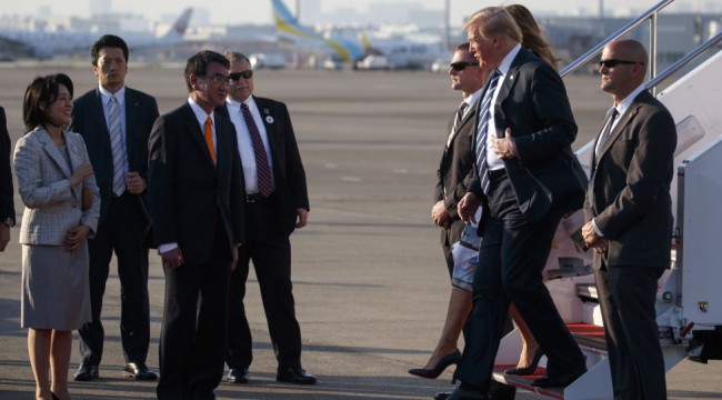 Trump yeni imparator için Japonya'da