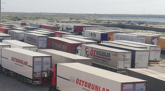 Yüze yakın Türk tır şoförü, 26 gündür Özbekistan'da mahsur
