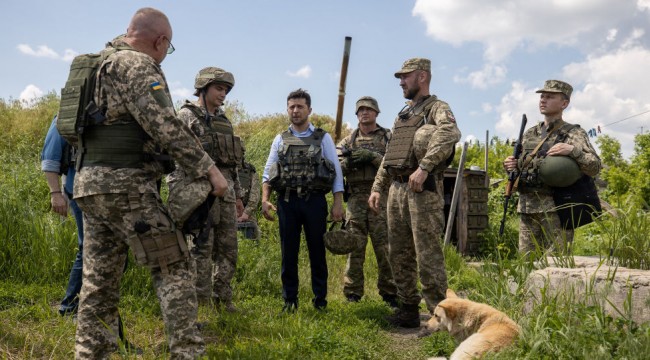 Zelenskiy, Ukrayna Devlet Başkanı olarak ilk kez Donbass’a gitti