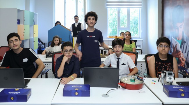 17 yaşında ama hayali ‘insansı robot üretmek’