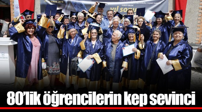 80’lik öğrencilerin kep sevinci