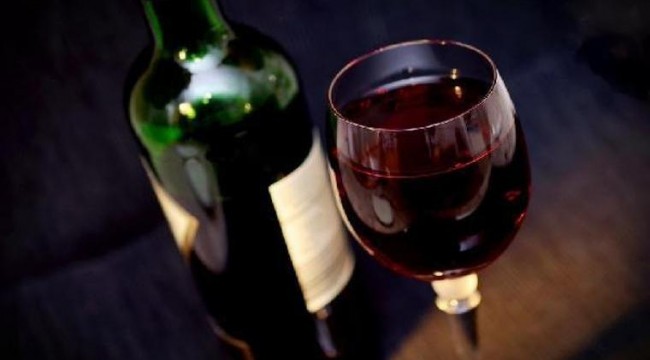 Araştırma: Haftada bir şişe şarap, 10 sigara kadar zararlı