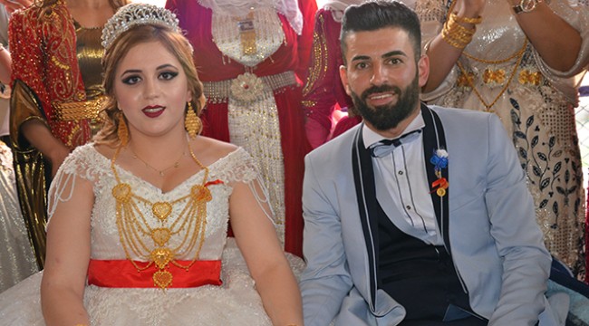 Aşiret düğününde geline bir kilo altın, damada ise 100 bin lira takıldı