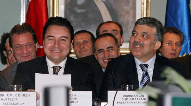 Babacan'a yakın kaynaklar Reuters'a konuştu: Yeni partiyi büyük ihtimalle sonbaharda kuracak