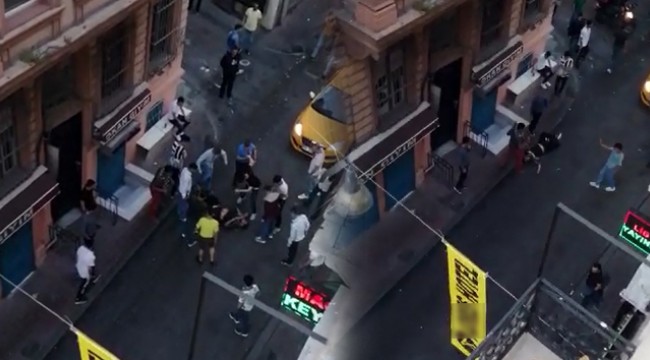 Beyoğlu'nda eğlence çıkışı tekme tokat kavga