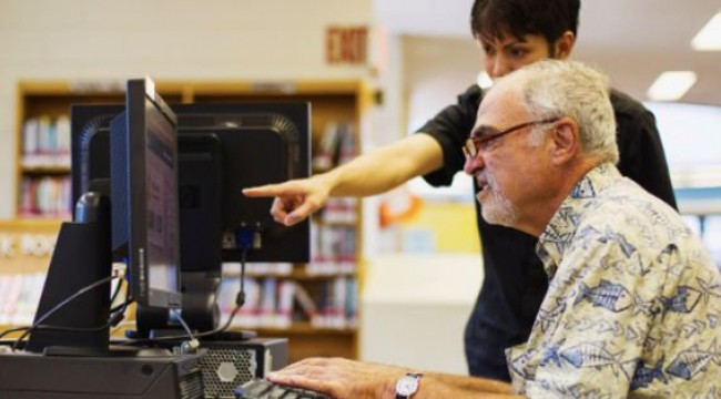 ​Ebeveynlerin teknolojiyle ilgili sorunları gençleri bezdiriyor